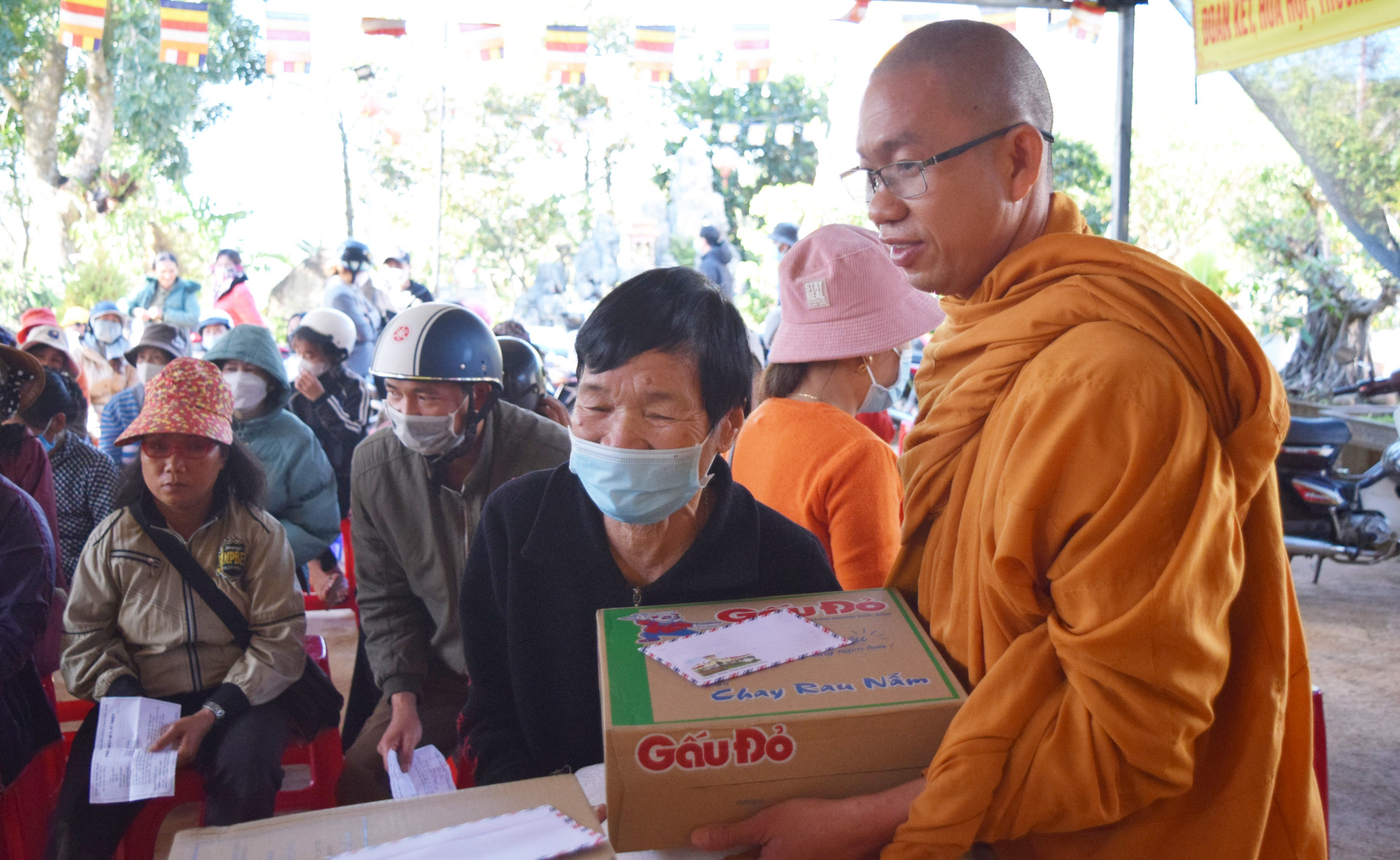 Trao hơn 200 phần quà cho người dân có hoàn cảnh khó khăn xã Hiệp An