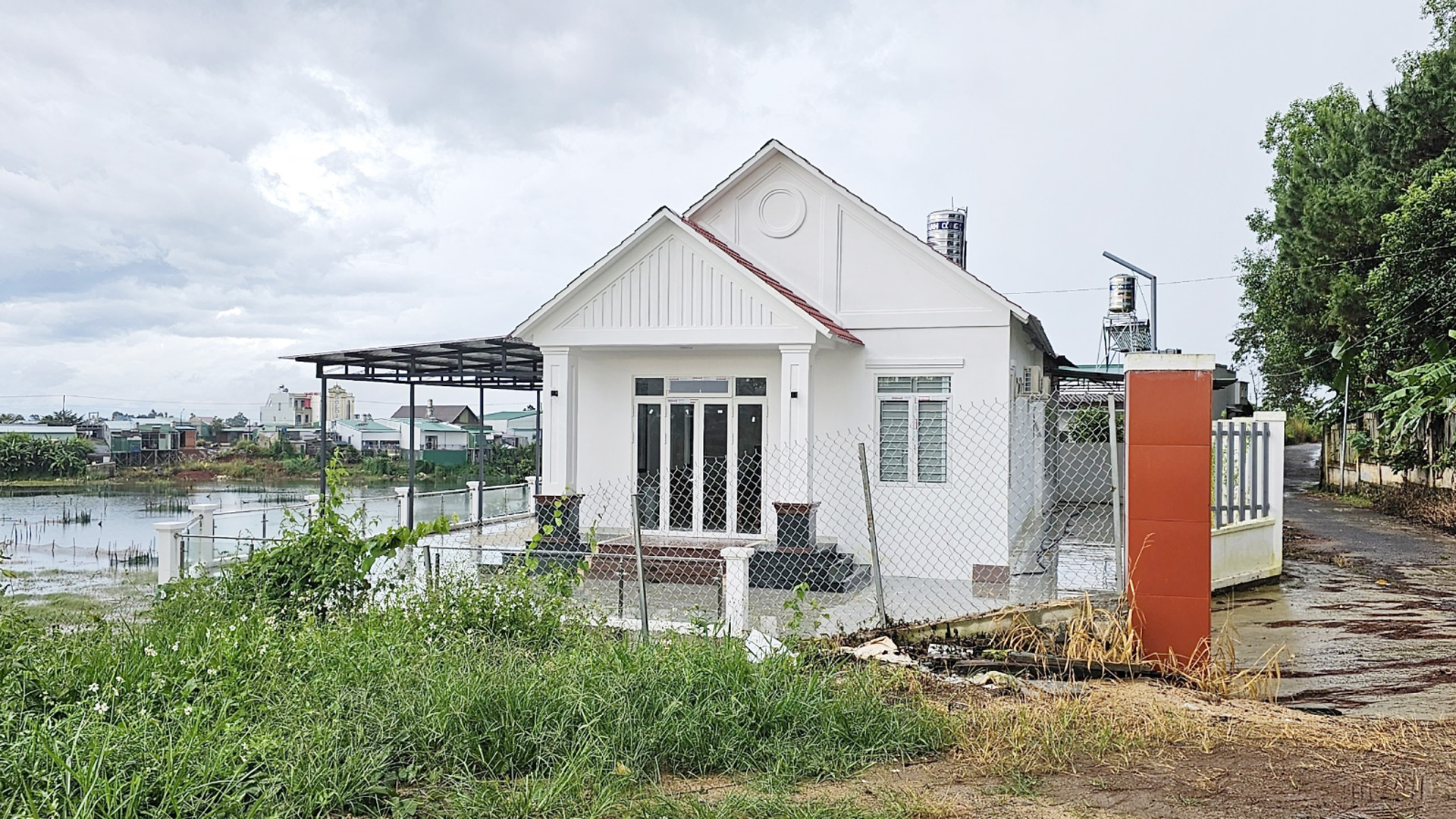 Khẩn trương kiểm tra, xử lý các công trình xây dựng sai phạm ven hồ Lộc Thắng