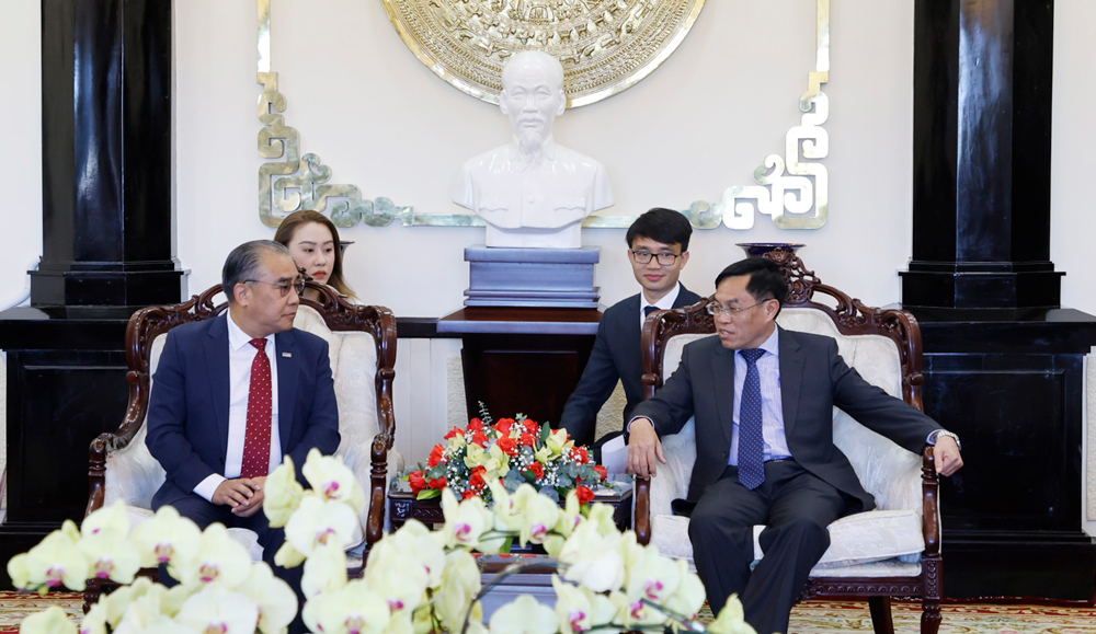 Phó Chủ tịch UBND tỉnh Võ Ngọc Hiệp tiếp xã giao Đoàn công tác của Cục Xúc tiến Du lịch thành phố Busan