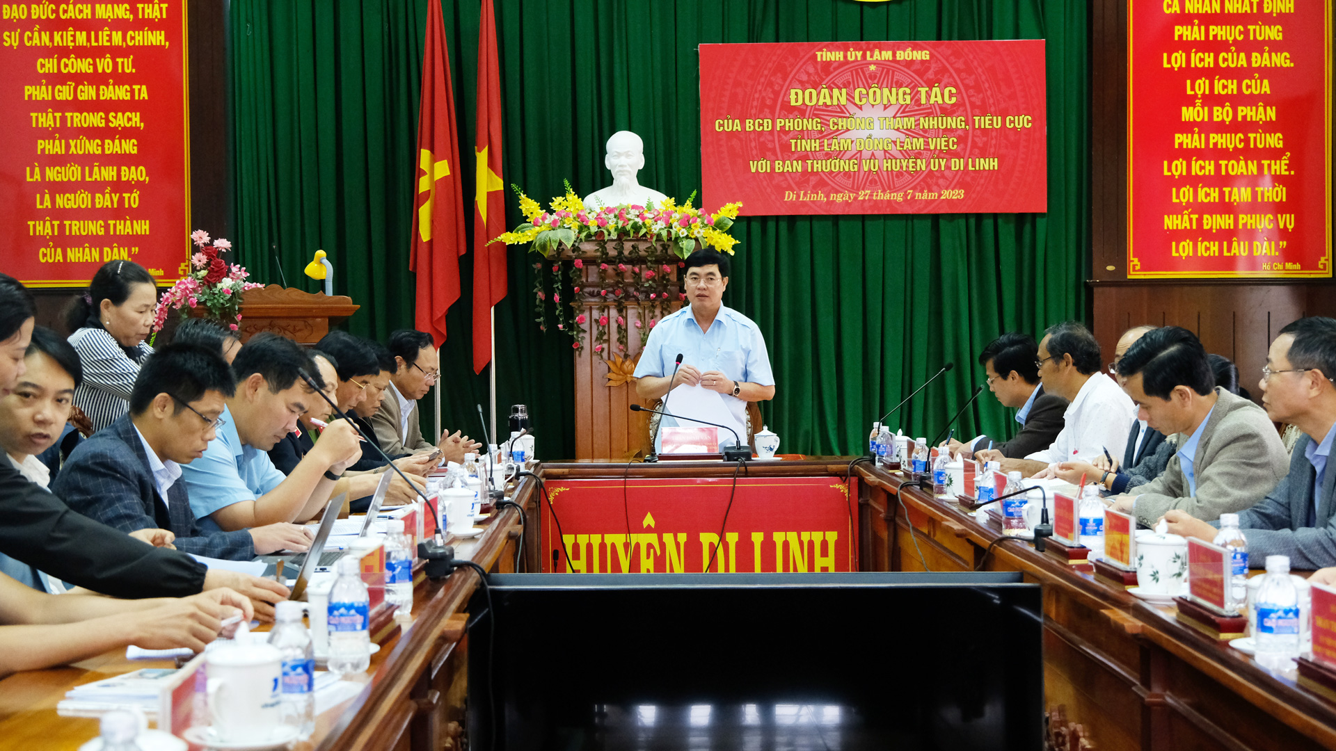 Ban hành quy định về kiểm soát quyền lực và phòng, chống tham nhũng, tiêu cực trong công tác cán bộ