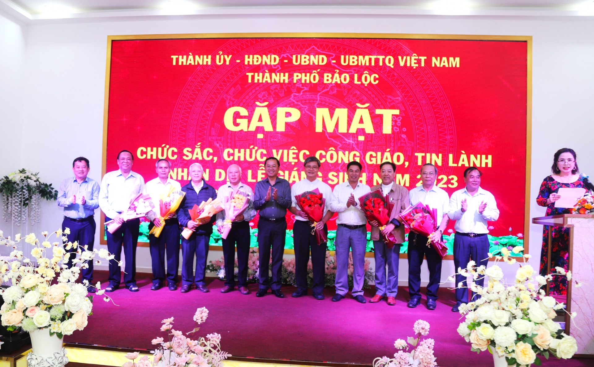 Lãnh đạo TP Bảo Lộc tổ chức gặp mặt chúc mừng Giáng sinh năm 2023