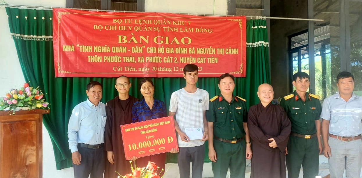Cát Tiên: Bàn giao nhà tình nghĩa quân - dân