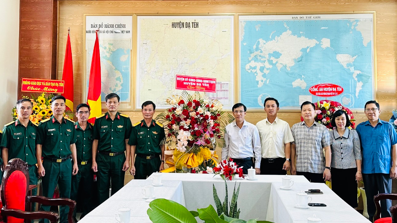 Lãnh đạo huyện Đạ Tẻh thăm, chúc mừng Ban CHQS huyện nhân Ngày thành lập Quân đội Nhân dân Việt Nam
