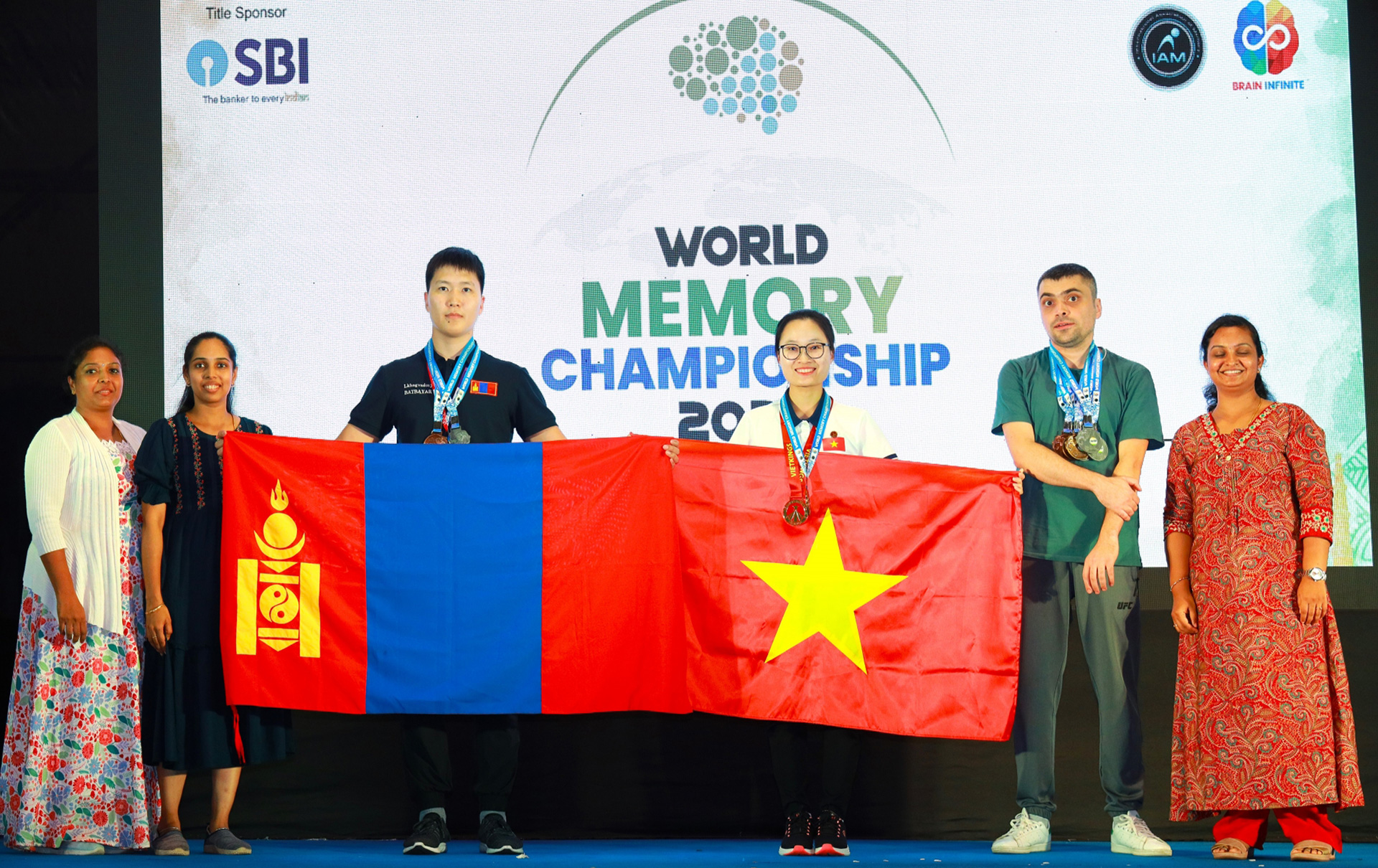 Cô gái Di Linh phá kỷ lục Siêu trí nhớ thế giới