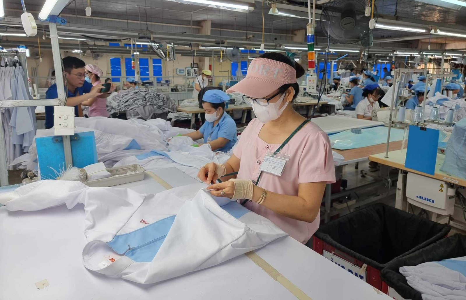 Tăng lương tối thiểu vùng mới bù đắp trượt giá