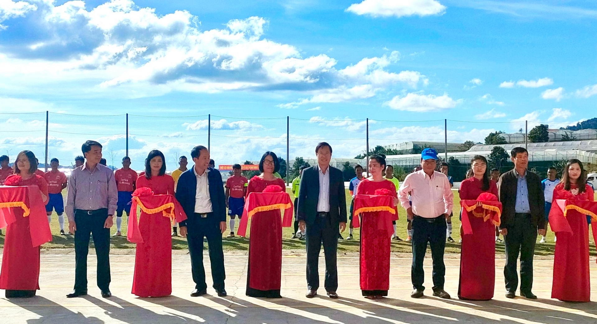 Lạc Dương: Khánh thành sân vận động huyện
