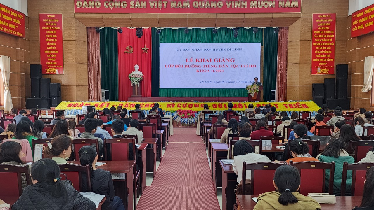 Di Linh: Khai giảng lớp tiếng K'Ho