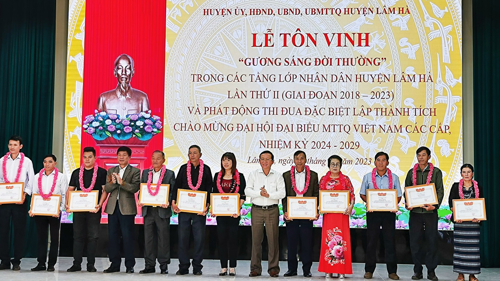 Nhân lên những gương sáng đời thường