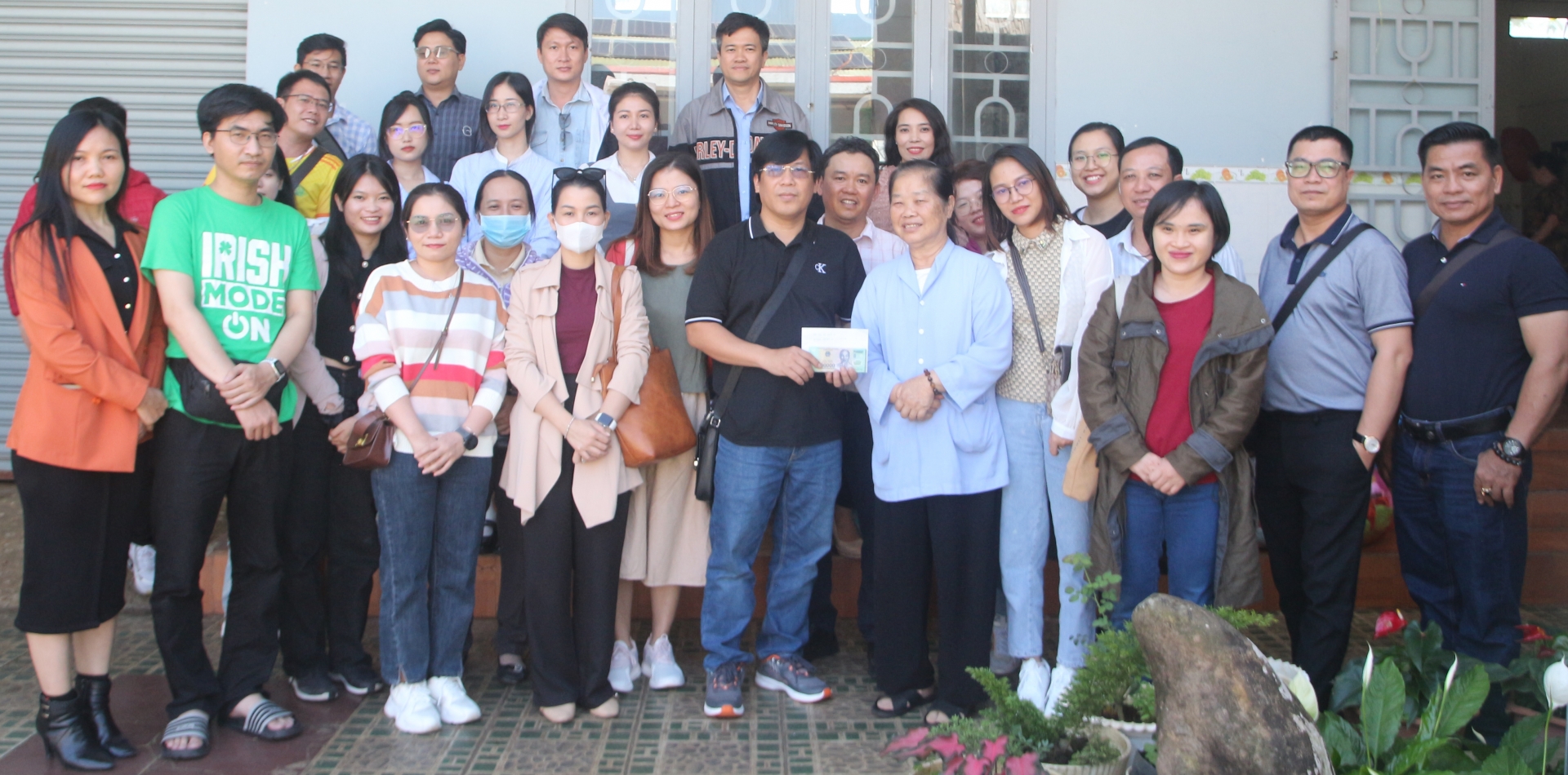 Trao quà tại các mái ấm tình thương
