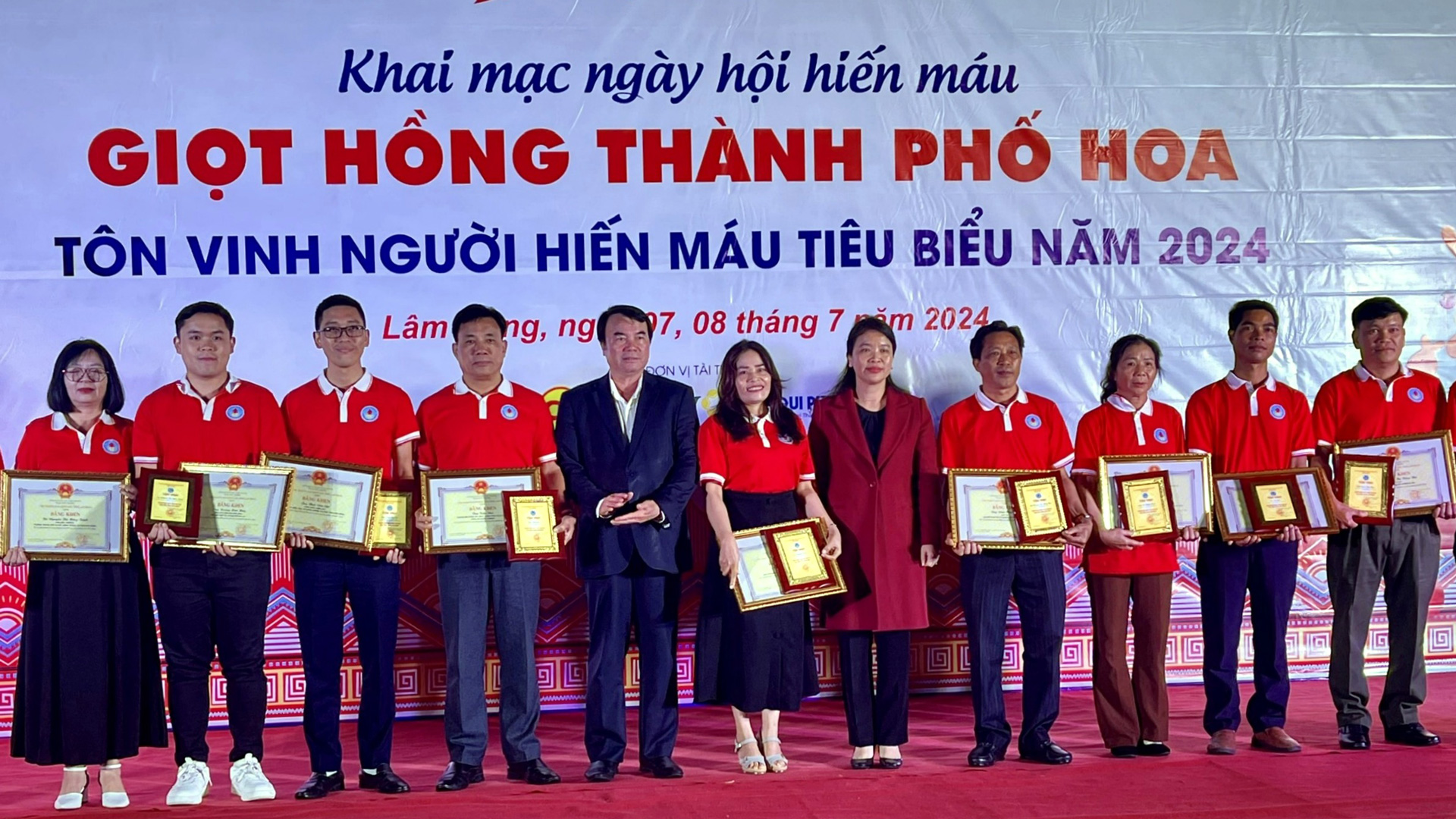 Phong trào “người tốt, việc thiện - chung sức xây dựng cộng đồng nhân ái”