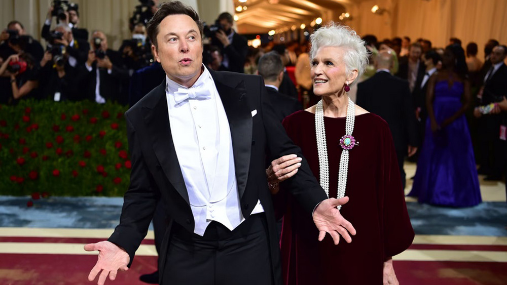 Mẹ đẻ là 'vũ khí bí mật' của tỷ phú Musk tại Trung Quốc?