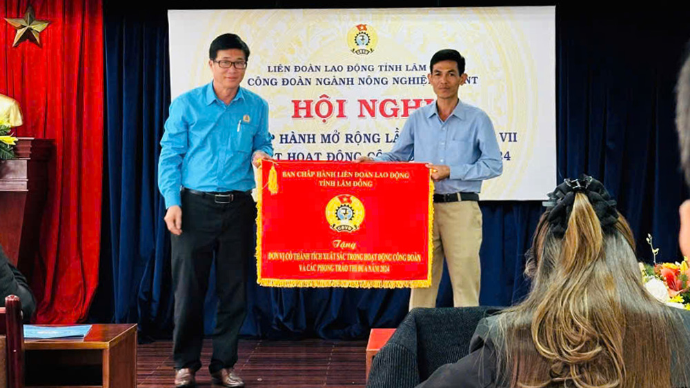 Công đoàn ngành Nông nghiệp và Phát triển nông thôn vượt khó chăm lo đời sống người lao động