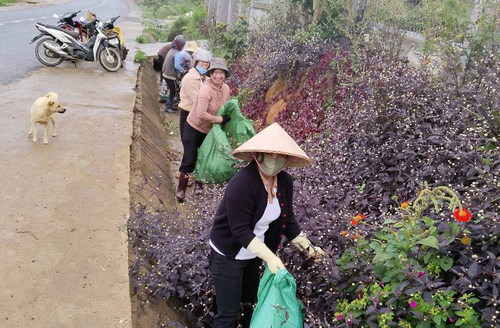 Đức Trọng: Hơn 400 hội viên phụ nữ ra quân dọn dẹp vệ sinh môi trường