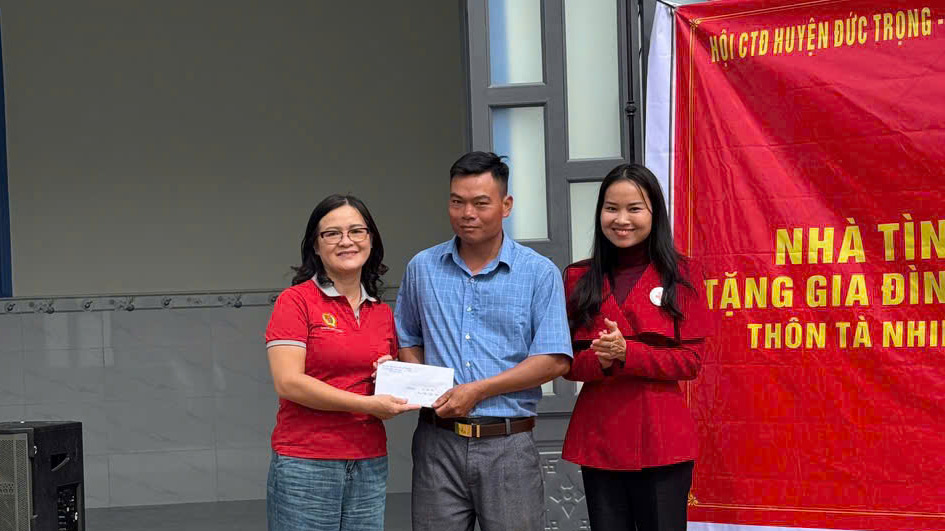 Đức Trọng: Trao nhà tình nghĩa cho quân nhân