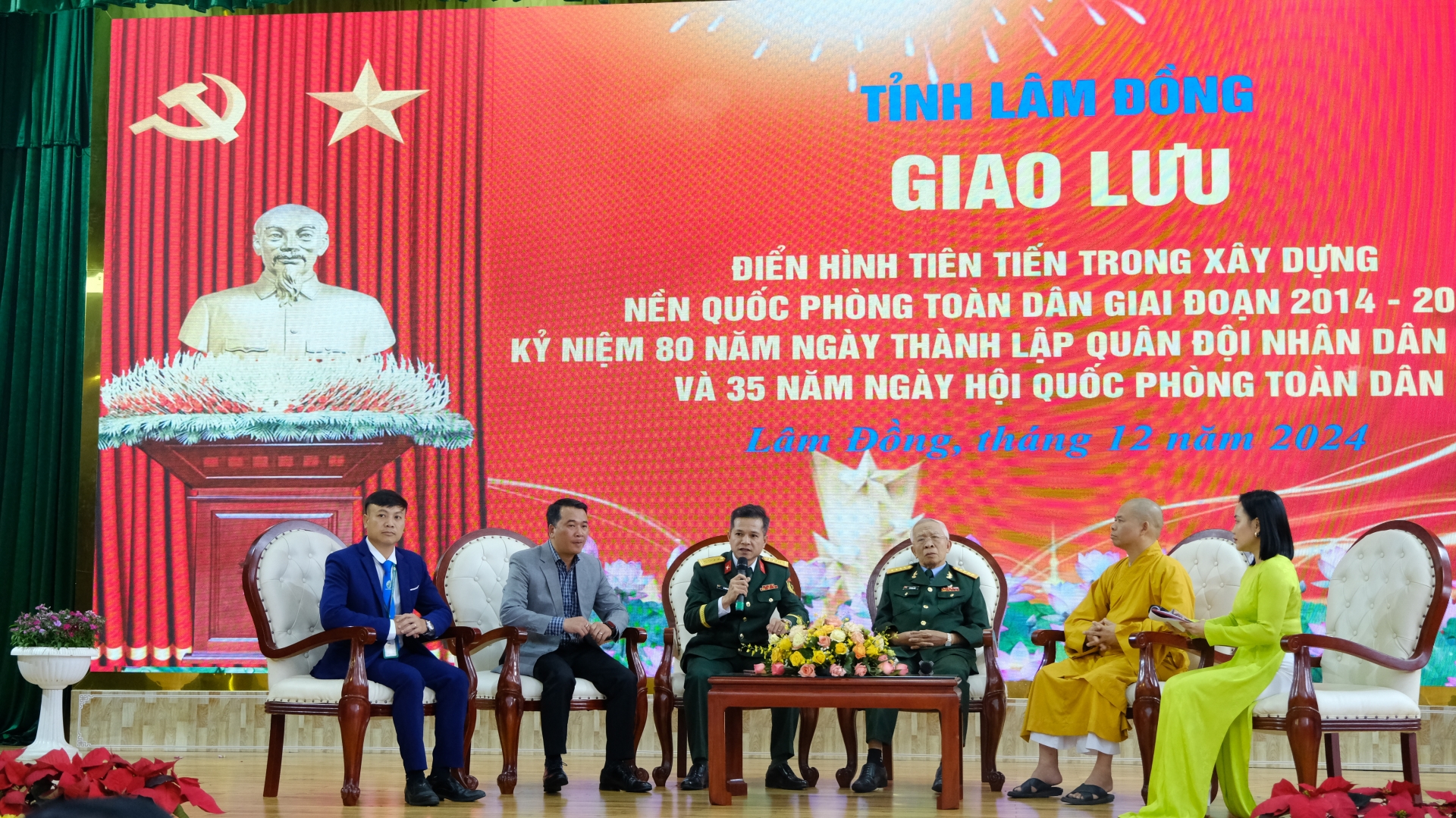 Giao lưu điển hình tiên tiến trong xây dựng nền quốc phòng toàn dân