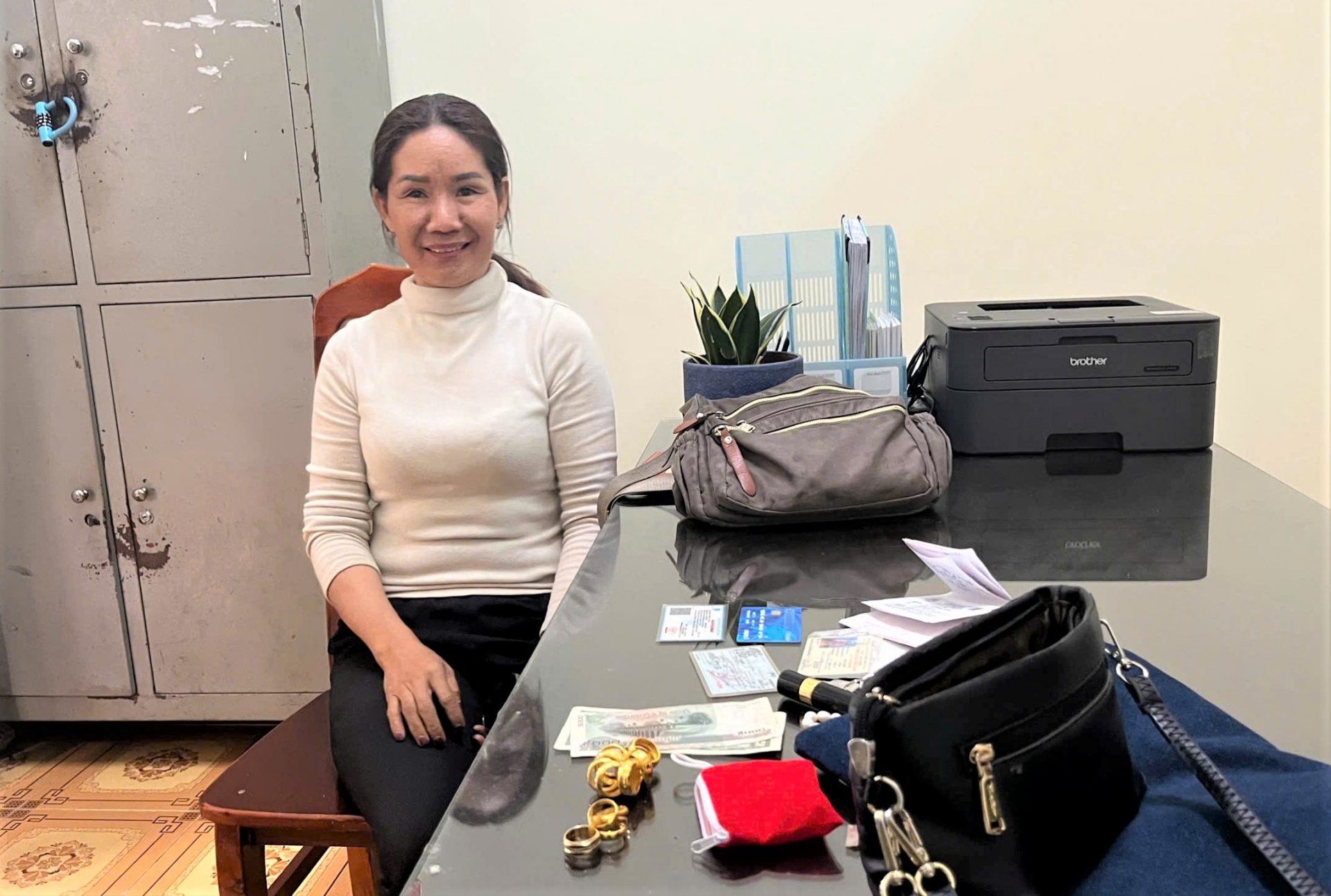 Bảo Lộc: Nhặt được 4 cây vàng, nữ tiểu thương tìm người trả lại