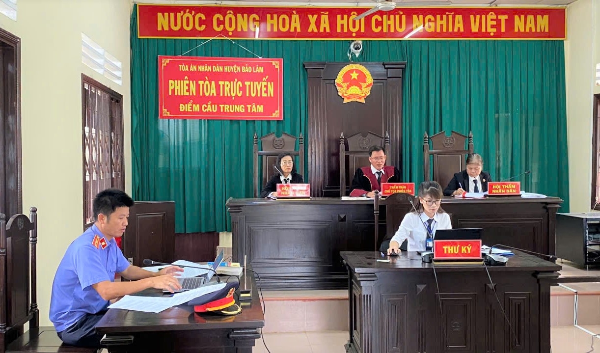 Lừa xin việc để chiếm đoạt 300 triệu đồng, 1 bị cáo lãnh án 9 năm tù