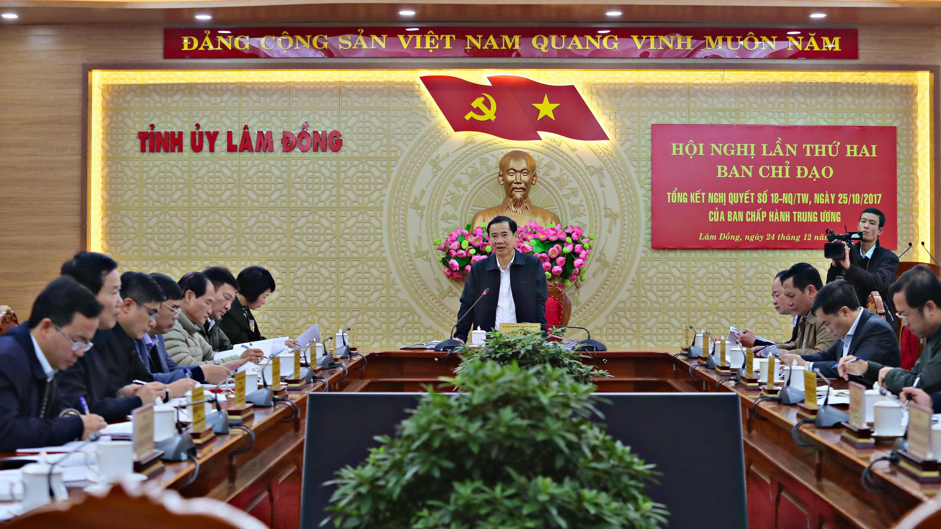 Khẩn trương hoàn chỉnh phương án sắp xếp, tinh gọn tổ chức bộ máy đảm bảo đúng quy trình và tiến độ