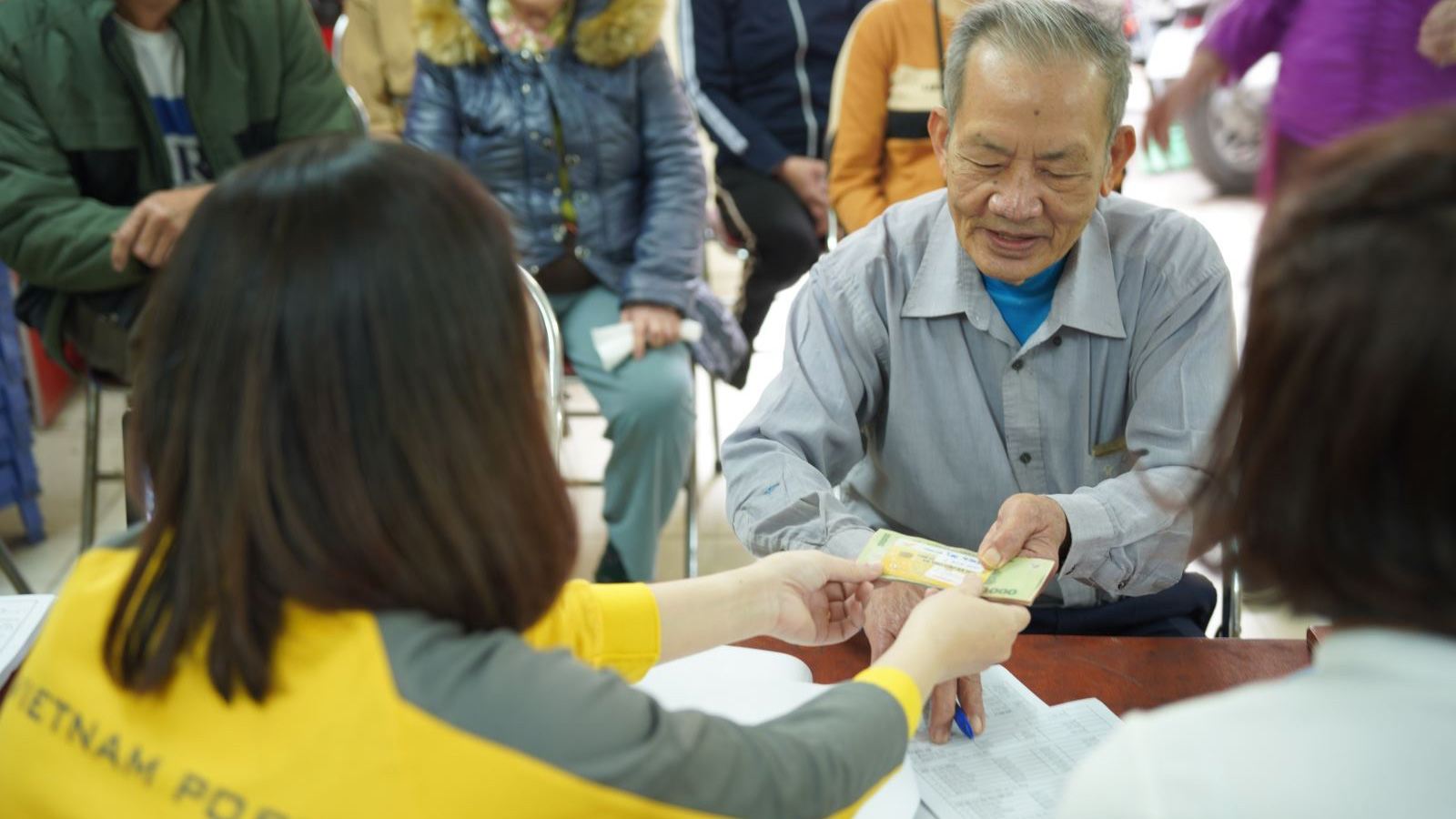 Lịch chi trả lương hưu gộp tháng 1 và 2/2025 của Bưu điện Việt Nam trước Tết Nguyên đán Ất Tỵ