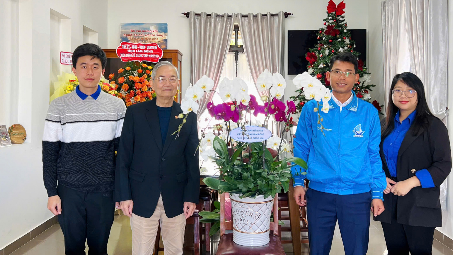 Tỉnh Đoàn - Hội LHTN Việt Nam tỉnh Lâm Đồng thăm và chúc mừng các cơ sở tôn giáo nhân dịp Lễ Giáng sinh