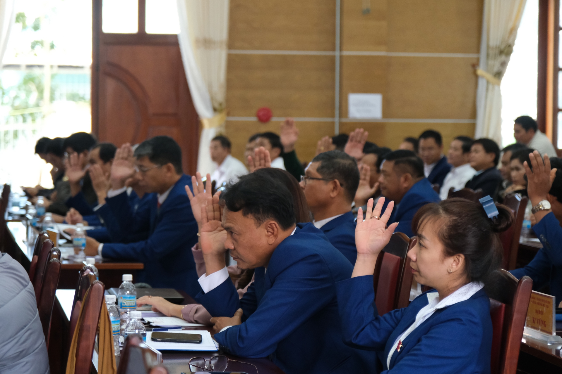 Đại biểu HĐND huyện Di Linh chất vấn nhiều vấn đề cử tri quan tâm