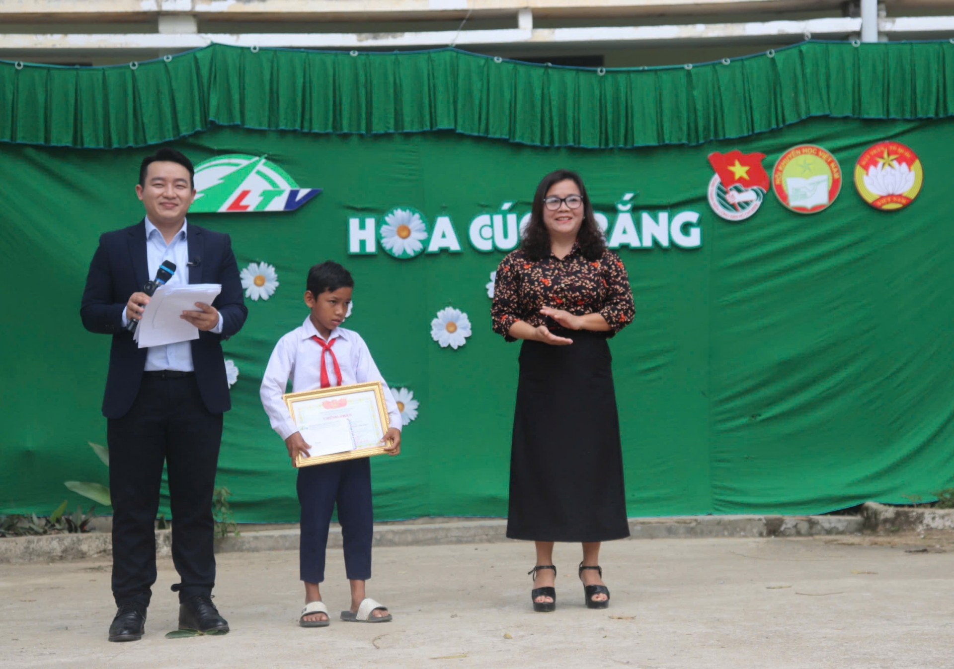 Đam Rông: Hơn 117 triệu đồng hỗ trợ cho học sinh trong Chương trình Hoa cúc trắng