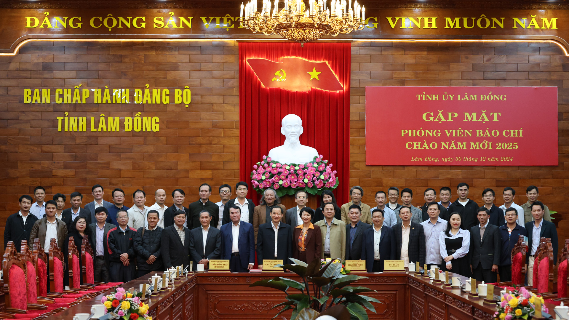 Thường trực Tỉnh ủy gặp mặt phóng viên báo chí nhân dịp Tết Nguyên đán Ất Tỵ 2025