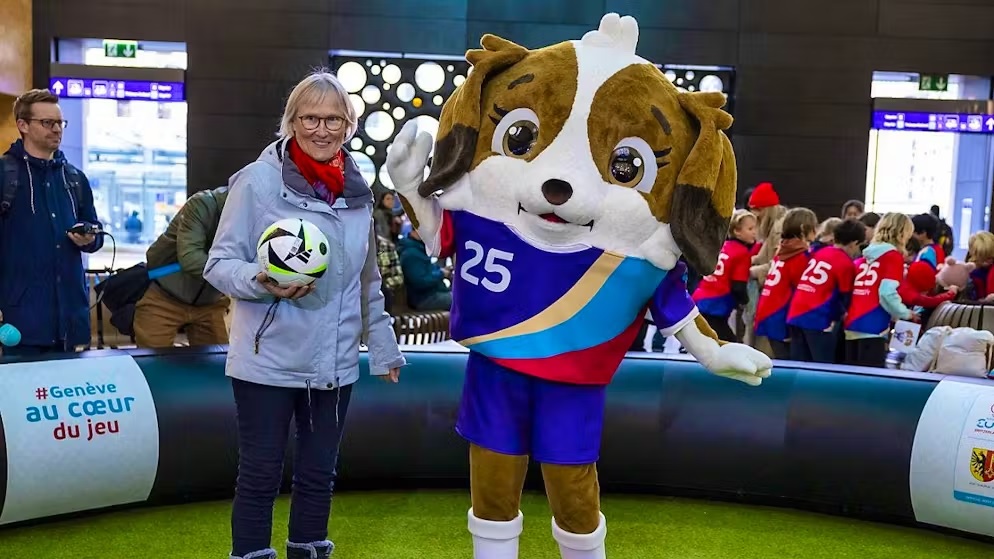 Ra mắt linh vật giải bóng đá nữ EURO 2025