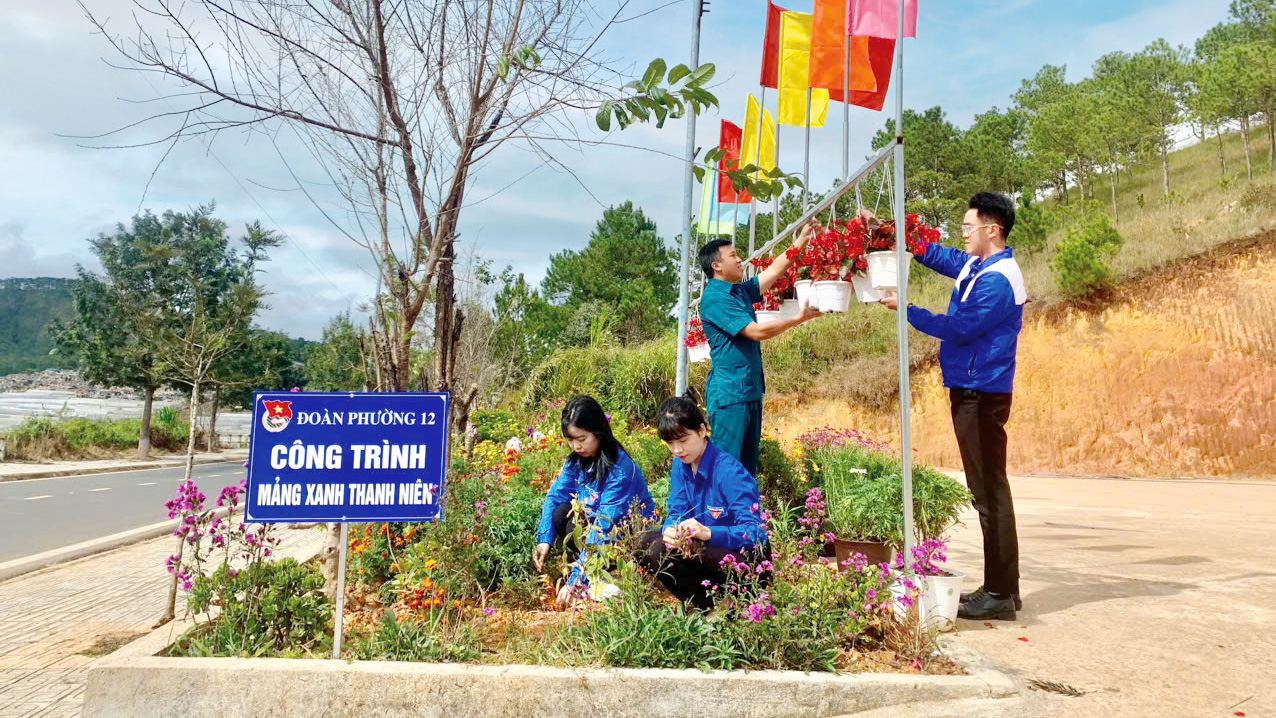 Những “mảng xanh thanh niên” làm đẹp thành phố hoa Đà Lạt 