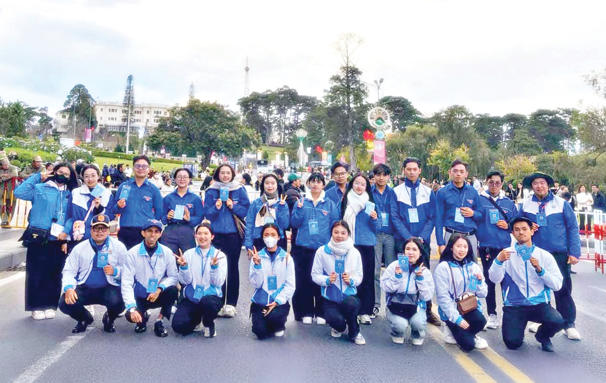 Tuổi trẻ góp sức cho thành công Festival Hoa Ðà Lạt