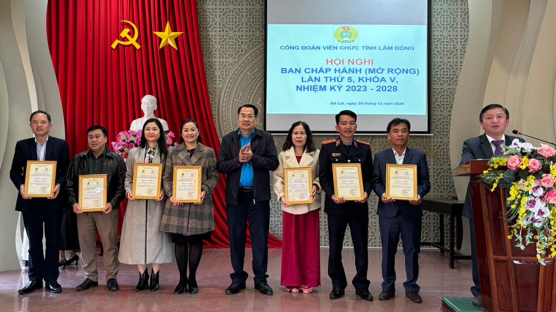 Tổng kết cuộc thi trực tuyến “Tìm hiểu nghị quyết Đại hội X Công đoàn tỉnh và chuyển đổi số” năm 2024