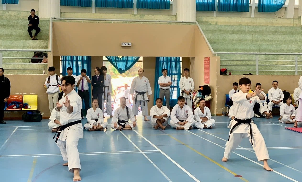 62 võ sinh thi huyền đai nâng đẳng Nghĩa Dũng Karate-Do