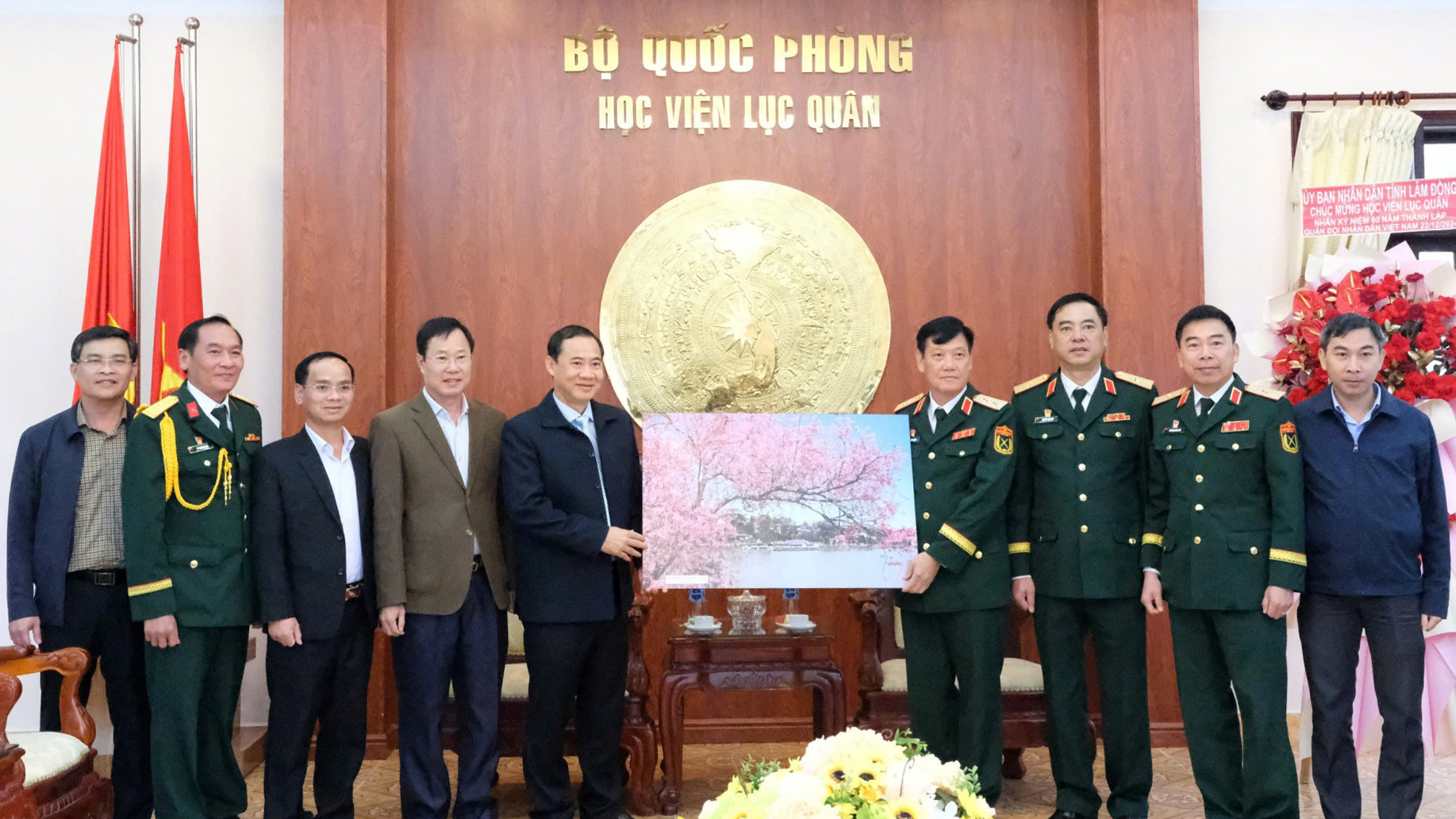 Quyền Bí thư Tỉnh uỷ Lâm Đồng thăm, chúc mừng Học viện Lục quân nhân kỷ niệm 80 năm Ngày thành lập Quân đội Nhân dân Việt Nam