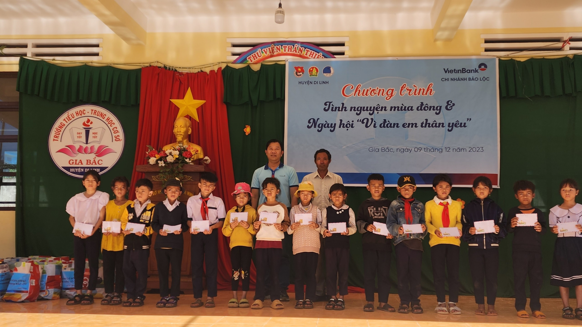 Chương trình "Tình nguyện mùa đông" và ngày hội “Vì đàn em thân yêu”