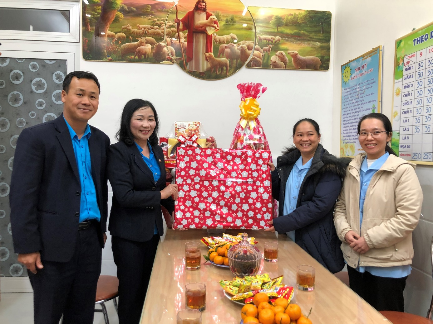 LĐLĐ tỉnh thăm các CĐCS trường học thuộc các cơ sở tôn giáo