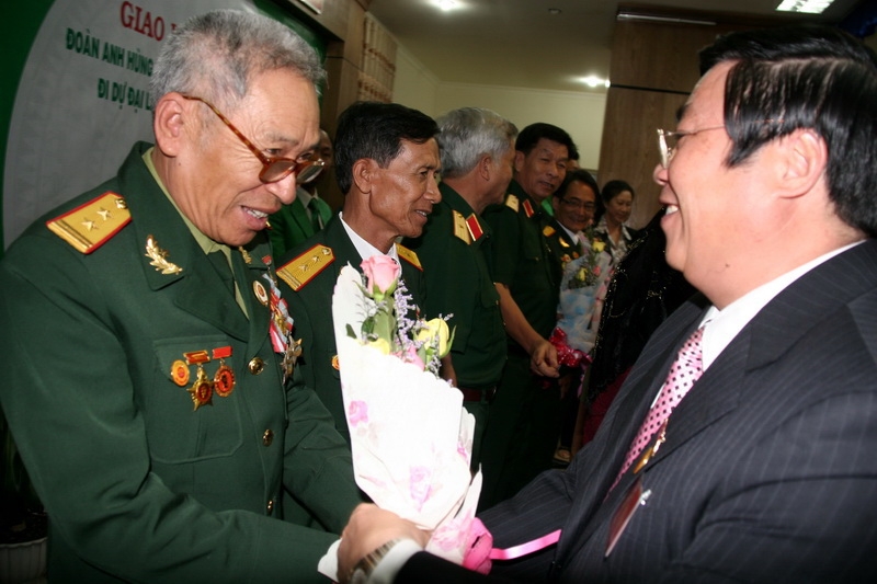 Gặp mặt, giao lưu với các Anh hùng về dự đại lễ 1.000 năm Thăng Long – Hà Nội