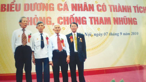 Mười năm đòi lại đất công