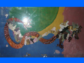 Tranh đá "Bản dồ Việt Nam".