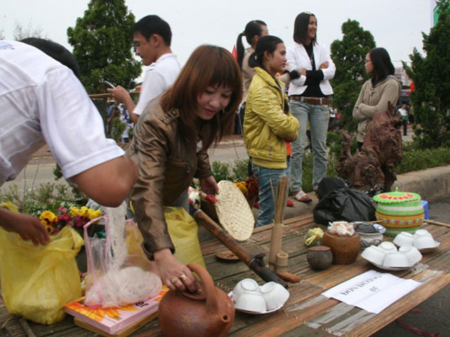 Chén nước chè xanh.