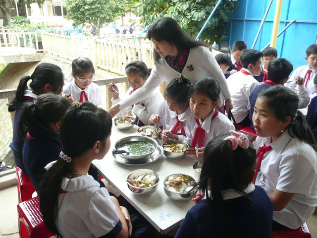 Không được thu thêm tiền học 2 buổi/ngày ở cấp tiểu học