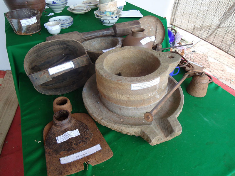 Chiếc cối đá xay bột làm muối ăn trong những ngày gian khó của gia đình ông Giáo