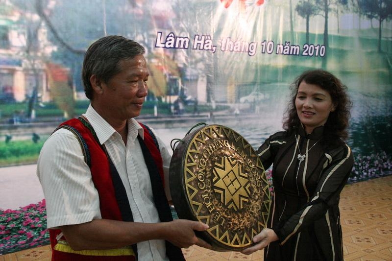 Bế mạc Những ngày hội văn hóa Hà Nội tại Lâm Đồng trong mưa: Tiếc nuối lộ rõ trên từng gương mặt