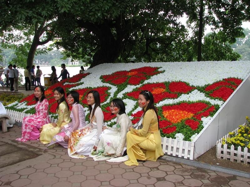 Hà Nội ngày thứ 5 Đại lễ 1000 năm