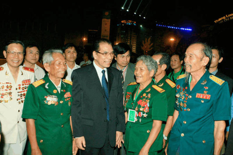 Chương trình &quot;Thăng Long hồn thiêng sông núi - Hồ Chí Minh đẹp nhất tên Người&quot;