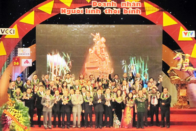 Trao Cúp Thánh Gióng cho 100 doanh nghiệp