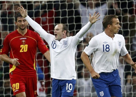 Rooney càng chơi càng sa sút trong thời gian gần đây.