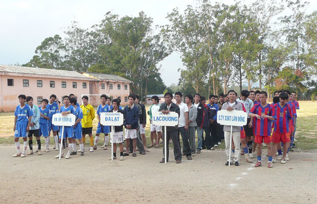 Khi bóng đá phong trào phát triển mạnh