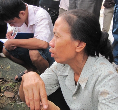 Chị Trần Thị Dậu người thân của cháu Trần Đăng Khoa đang mất tích...