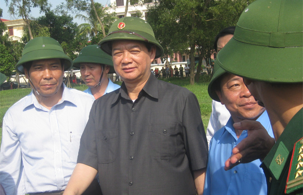 Thủ tướng thăm và làm việc với các tỉnh vùng lũ