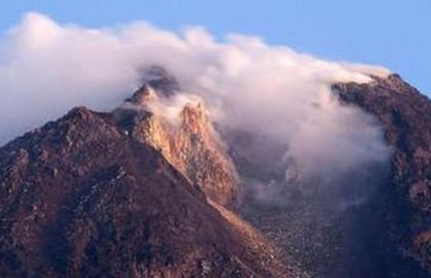 Indonesia báo động núi lửa phun